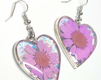 Pendientes de resina con forma de corazón: flores prensadas auténticas, joyería botánica