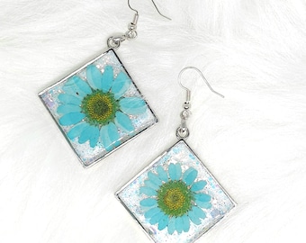 Oorbellen van geperste bloemhars: vierkante hanger botanische sieraden