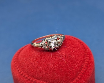 Vintage 14K White And Yellow Gold Dual Tone Floral Ring - 0.18 TCW Natural Diamonds