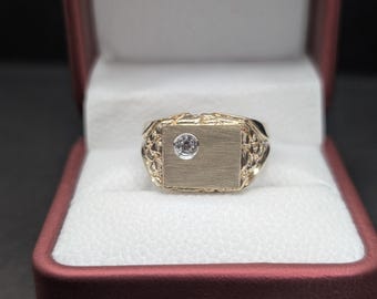 Vintage 10K Yellow Gold Men's Square-Top Signet - Gold Nugget Texture & 3.3mm Natural Diamond