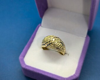 14K Yellow Gold Textured Swirl Band - Detailed Design