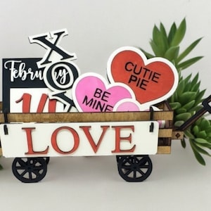 Valentine&#39;s Day Themed Interchangeable Wagon Shelf Sitter