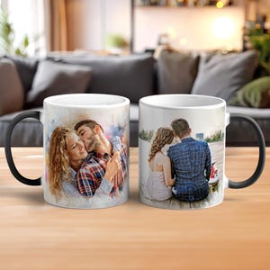 カスタムカップルポートレートの色が変わるマグカップ、コーヒー愛好家へのギフト、記念日のギフト、写真からの水彩画、ホットココアマグ