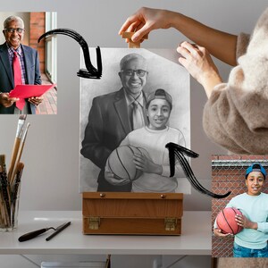 Puede incluir: Un dibujo a l&aacute;piz en blanco y negro de dos personas, un hombre mayor y un ni&ntilde;o m&aacute;s joven, sosteniendo una pelota de baloncesto. El dibujo est&aacute; en un lienzo y est&aacute; siendo sostenido por la mano de una persona.