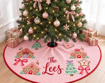 Christmas Tree Skirt With Family Name, Quilted Decor for a Housewarming Gift