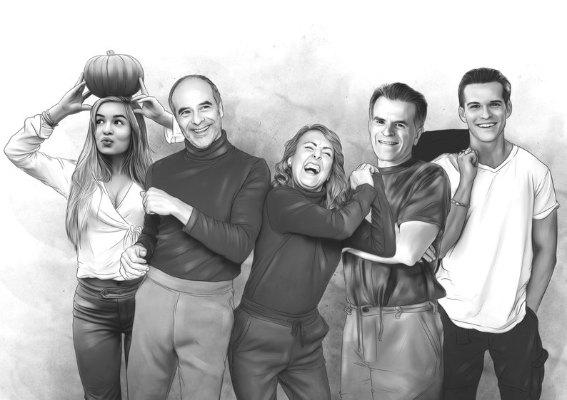 Puede incluir: Un grupo de cinco personas posando para una foto. Todos est&aacute;n sonriendo y riendo. La mujer de la izquierda sostiene una calabaza sobre su cabeza. Las personas visten ropa informal.