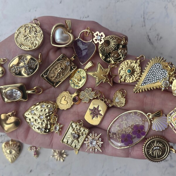 charms nike