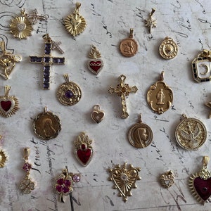 Lovely Vintage Antique Religious Charms Pendant Charm Medal Medaille Virgin Mary Sacred Heart 18k gold style goldplated choose from set of25