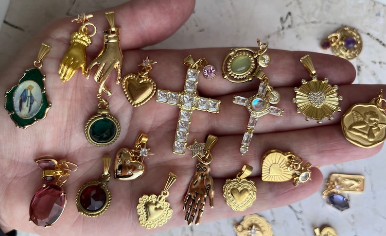 Wunderschöne Vintage-goldene Charms, stilvolle antike französische Halsketten aus Paris Bild 10