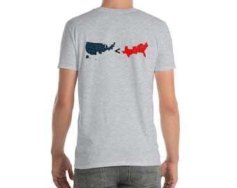 South es más grande que la camiseta unisex de manga corta North