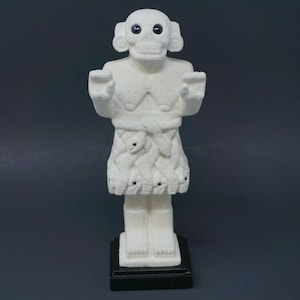 Coatlicue Aztec goddess Statue