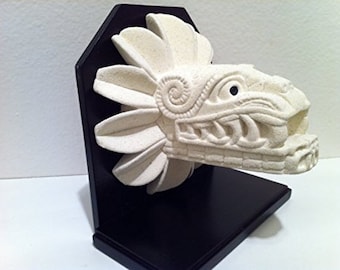 Sculpture maya/aztèque de serpent à plumes Quetzalcoatl