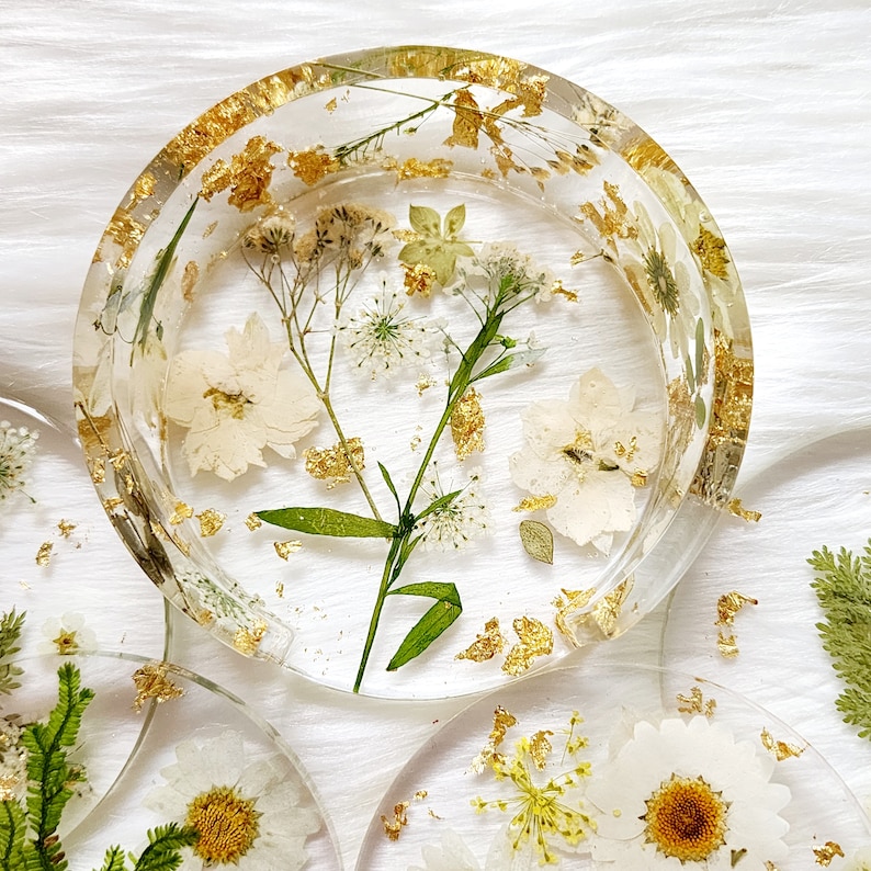 Pressed Floral Round Coasters with Holder Clear Boho Coasters Floral & Gold Leaf Round Coaster Set zdjęcie 5