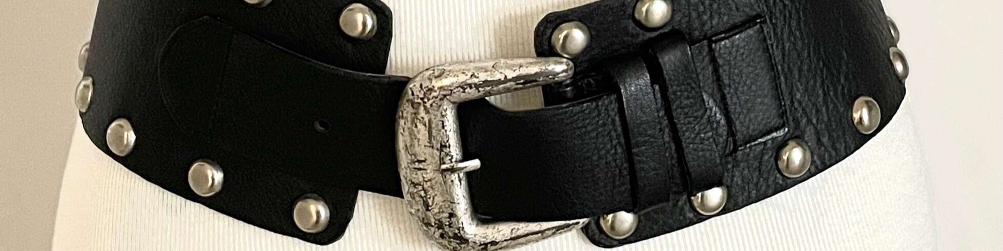 Vintage 1996 Lyz Charter Leather Crystal Western Belt Vintage VINTAGE Lyz Charter Western Rhinestone Leather Belt  main image 2