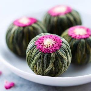 Bombe di tè fiorite al gelsomino, palline di fiori di tè verde