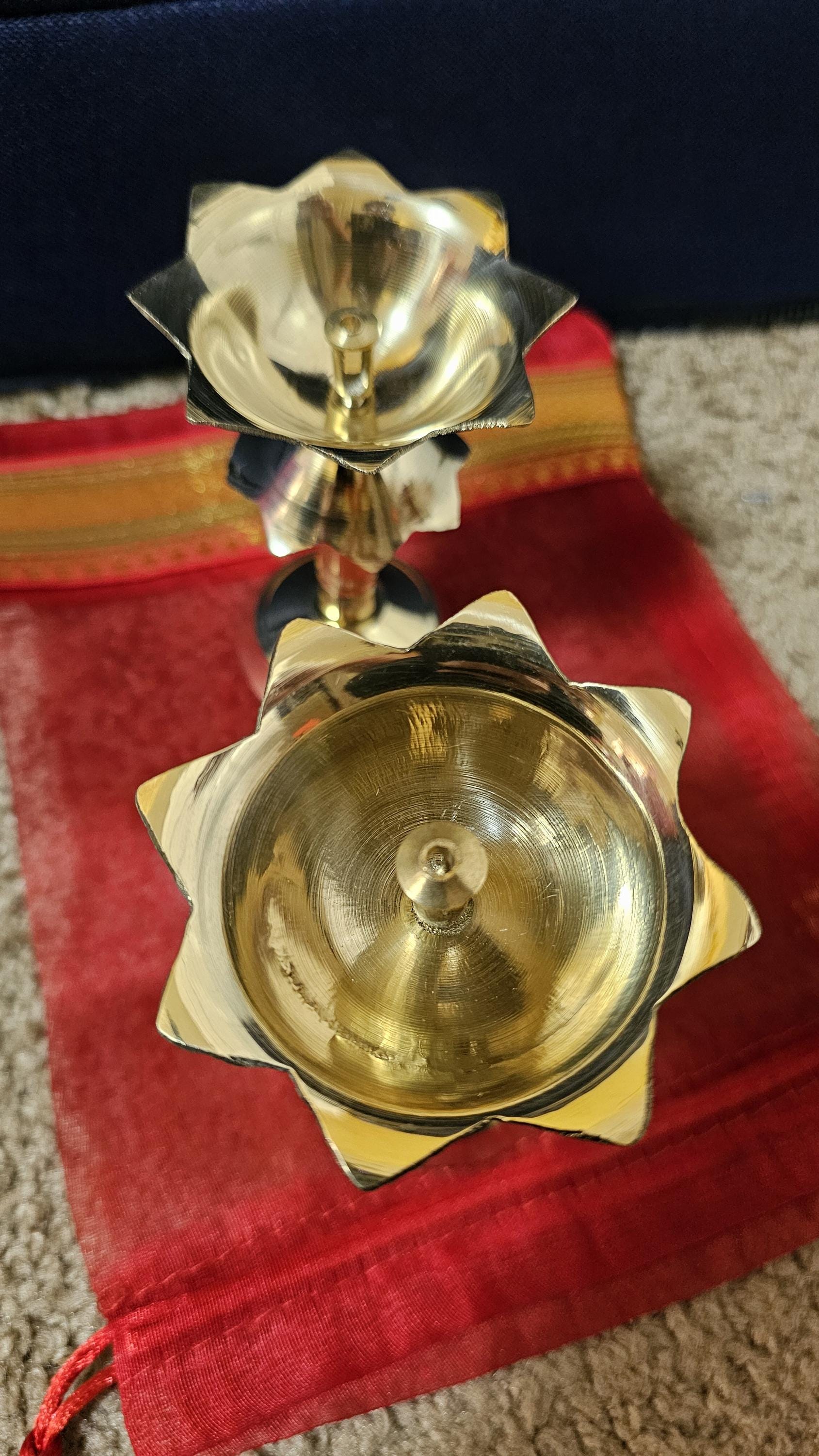 Collectible India Set Di 2 Lampade A Olio Diya In Ottone, Forma Di Loto, Altezza 9,6 Cm, Per Tempio Puja E Decorazioni Casa, Regalo Festivo