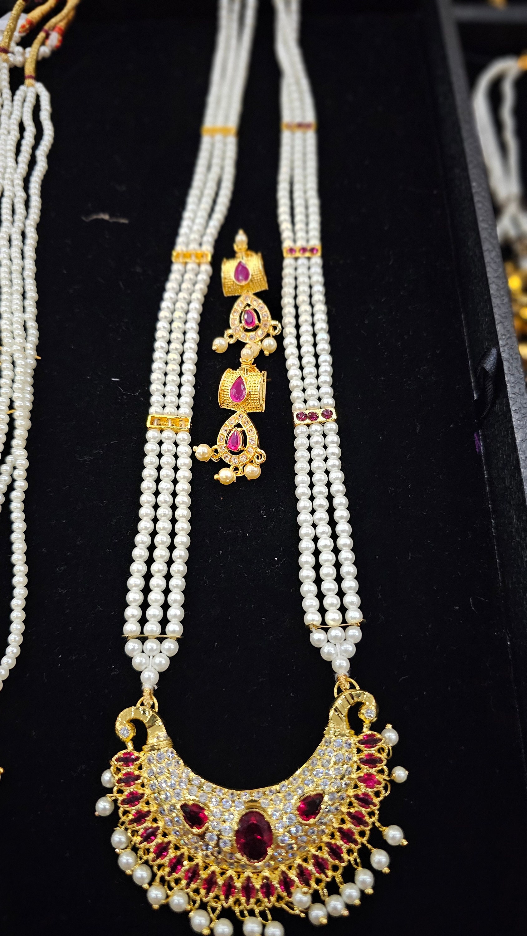 Elegant Tanmani Peacock Pendant Set - Exquisite Jewelry for