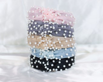 Cerchietto annodato con perle finte: elegante accessorio per capelli da donna