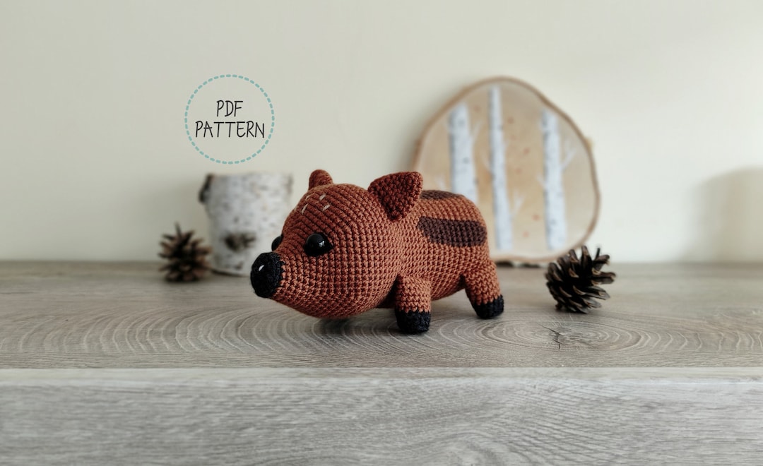 秋のイノシシ（編みぐるみかぎ針編みPDFパターン - 英語） - Etsy 日本