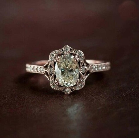 Anello di fidanzamento elegante con zirconia cubica taglio principessa