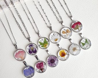 Pressed Flower Birth Month Necklace: Personalized Resin Jewelry