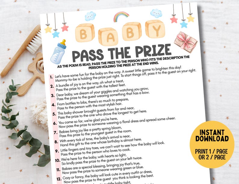 Op de afbeelding: Een afdrukbaar babyshower-spel met de tekst "PASS THE PRIZE" en instructies. Het ontwerp bevat baby-thema illustraties zoals een fles, blokken met de tekst "BABY" en een cadeau. Direct downloaden.