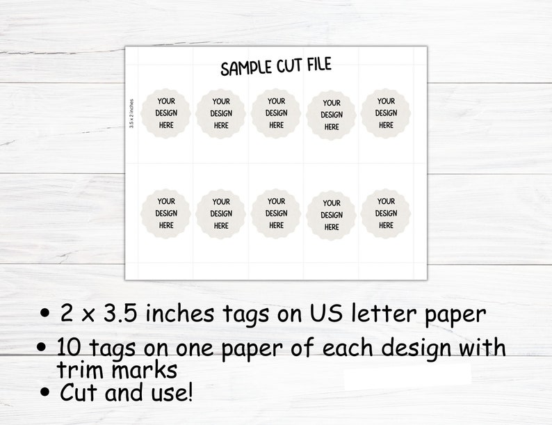 Op de afbeelding: Een bedrukbaar vel met 10 lege cirkels om 2 x 3,5 inch cadeau-etiketten te maken. De cirkels bevatten de tekst "Your Design Here". Het vel is ontworpen om te worden afgedrukt op US letter papier en bevat snijmarkeringen voor eenvoudig knippen.