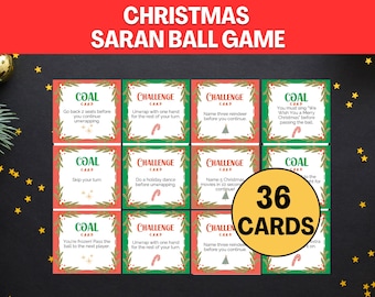 Könnte beinhalten: Ein Christmas Saran Ball Game mit 36 Karten. Die Spielkarten haben rote und grüne Ränder mit verschiedenen Herausforderungen und Zielen. Der Text auf den Karten enthält Sätze wie "Mit einer Hand auspacken" und "Singen Sie We Wish You a Merry Christmas."