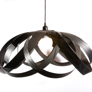 Lámpara colgante de madera de fresno natural, lámpara de chapa, luz de techo, lámpara de araña hecha a mano, lámpara de araña de madera - BLACK LILLY
