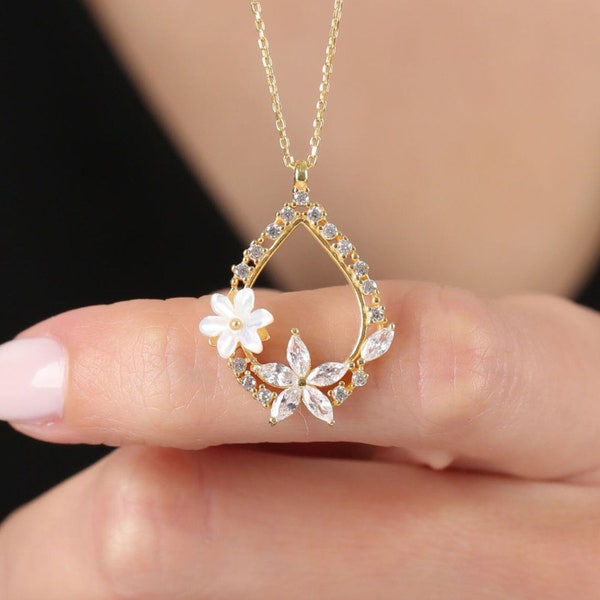 Magnolia Sparkle Necklace - Drop 925 Sterling Silver Necklace  - Gold-Rose Gold-Silver Color - Flowers Pendants - Summer Jewelery for Women