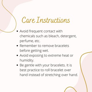 Op de afbeelding: Verzorgingsinstructies voor armbanden. Vermijd contact met chemicali&euml;n zoals bleekmiddel, wasmiddel en parfum. Verwijder armbanden voordat je nat wordt. Vermijd extreme hitte of vochtigheid. Wees voorzichtig met armbanden en rol ze over je hand in plaats van ze uit te rekken.