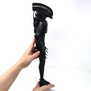 Alien Xenomorph Resin Wall Art: H.R. Giger Movie Model (17.5 in)