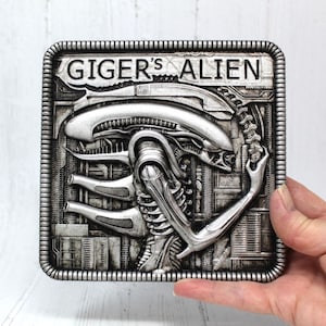 Giger&#39;s Alien Xenomorph Wall Plaque: 1979 Movie Design Fan Art