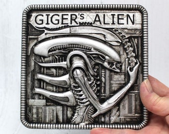 Giger's Alien Xenomorph Wall Plaque: 1979 Movie Design Fan Art