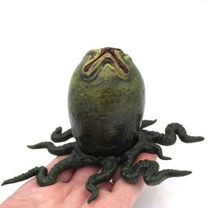 Alien Egg with Tendril Roots: Facehugger Ovomorph
