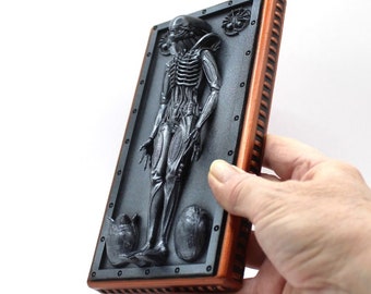 H.R. Giger Alien Xenomorph Wall Plaque: 1979 Movie Tribute Sculpture