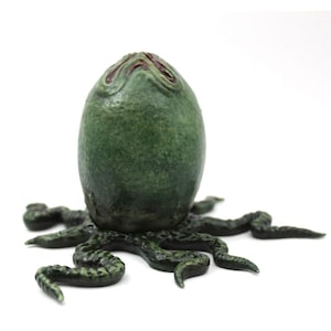 Resin Alien Egg with Tendril Roots: Facehugger Ovomorph