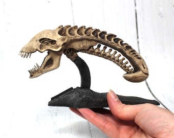 Alien Skull Model, Giger Alien Desk Art, Xenomorph Skull Model, Alien vs Predator, Alien Fan Art Figurine, Xenomorph Artwork, Giger Museum