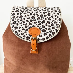 Sac à dos personnalisable crèche et maternelle en velours côtelé imprimé leopard pour enfants