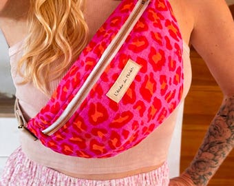 Riñonera de doble gasa para mujer con estampado de leopardo rosa neón