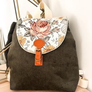 Personalizable nursery and kindergarten backpack in khaki corduroy with vintage flowers for children