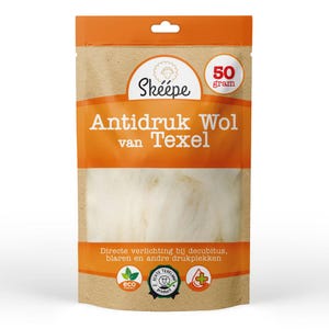 Op de afbeelding: Een bruine zak met een wit schapenlogo en de tekst "Skéépe" en "Antidruk Wol van Texel". De zak bevat 50 gram witte wol. De zak heeft ook een groen eco-vriendelijk logo en een rood plusteken.