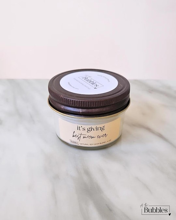 It's Giving BEST MUM EVER Candle | 4oz Caramelised Pear & Vanilla Candle
