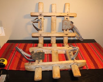 Antieke primitieve Scandinavische Zweedse Laplander handgemaakte houten sneeuwschoenen uit de 19e eeuw tot begin 20e eeuw Zweden