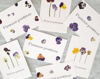 Carte-postale de fleurs pressées