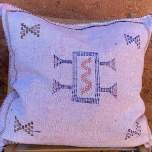 Moroccan Boho Pillow: Handwoven Cactus Silk - 50x50 cm Cover