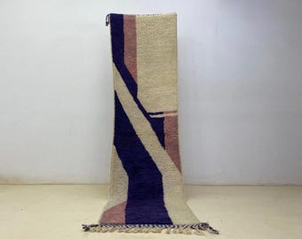 Alfombra marroquí azul – Alfombra bereber de lana tejida a mano con un patrón minimalista de rombos – Estilo Beni Ourain azul cielo con líneas marfil – Modern Homes