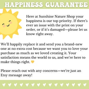 Pu&ograve; includere: Grafica con il testo "HAPPINESS GUARANTEE" in alto, con un'illustrazione di un sole giallo sorridente. Il testo sottostante descrive l'impegno di un negozio per la soddisfazione del cliente, offrendo sostituzioni.