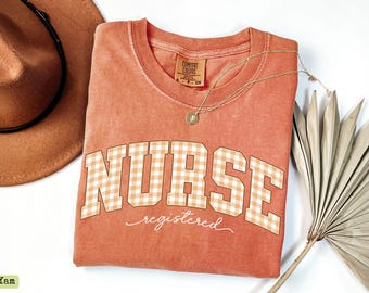 Camiseta de enfermera titulada (RN) con estampado de cuadros vichy, colores cómodos, regalo de graduación para enfermeras