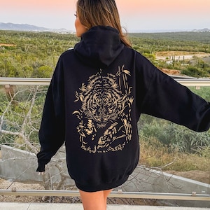 Crouching hoodie tijgerprint op de rug, sweatshirt tijger ronde hals, hoodie tijger, tijger geschenken, grote katten, grafische hoodie dames, handgemaakt